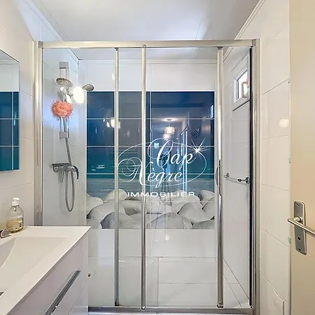 Classé 3 étoiles Avec Terrasse à 150 M De Cavalière - *